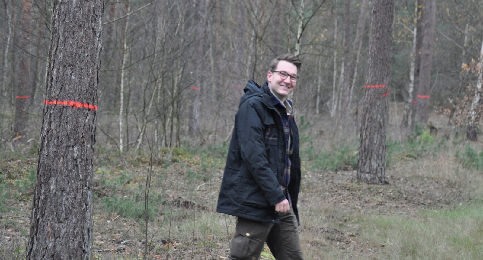 dennis-bij-gebleste-bomen-scaled