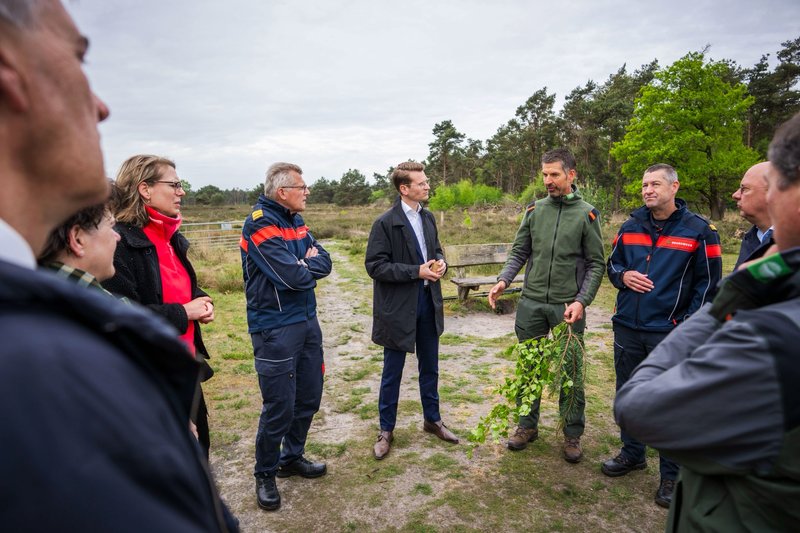 Werkbezoek-ministerLVVN-natuurbrand-6mei26-2