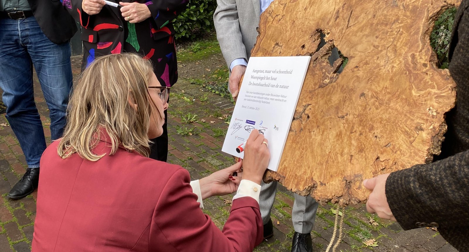 marije-ondertekening-bewerkt
