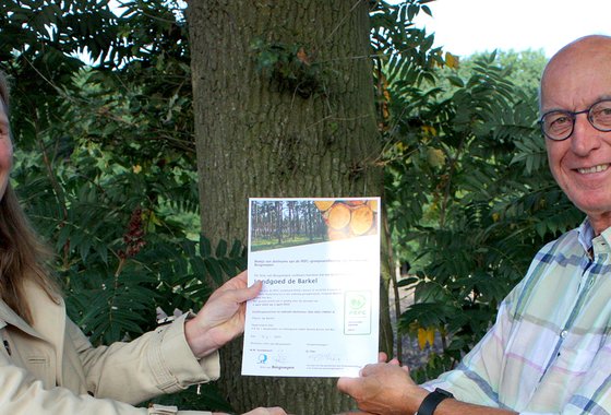 uitreiking-certificaat-bomen-buiten-bos